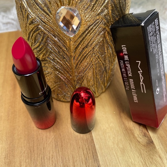 MAC ARGAN OIL LOVE ME LIPSTICK IN NINE LIVES - Picture 3 of 6